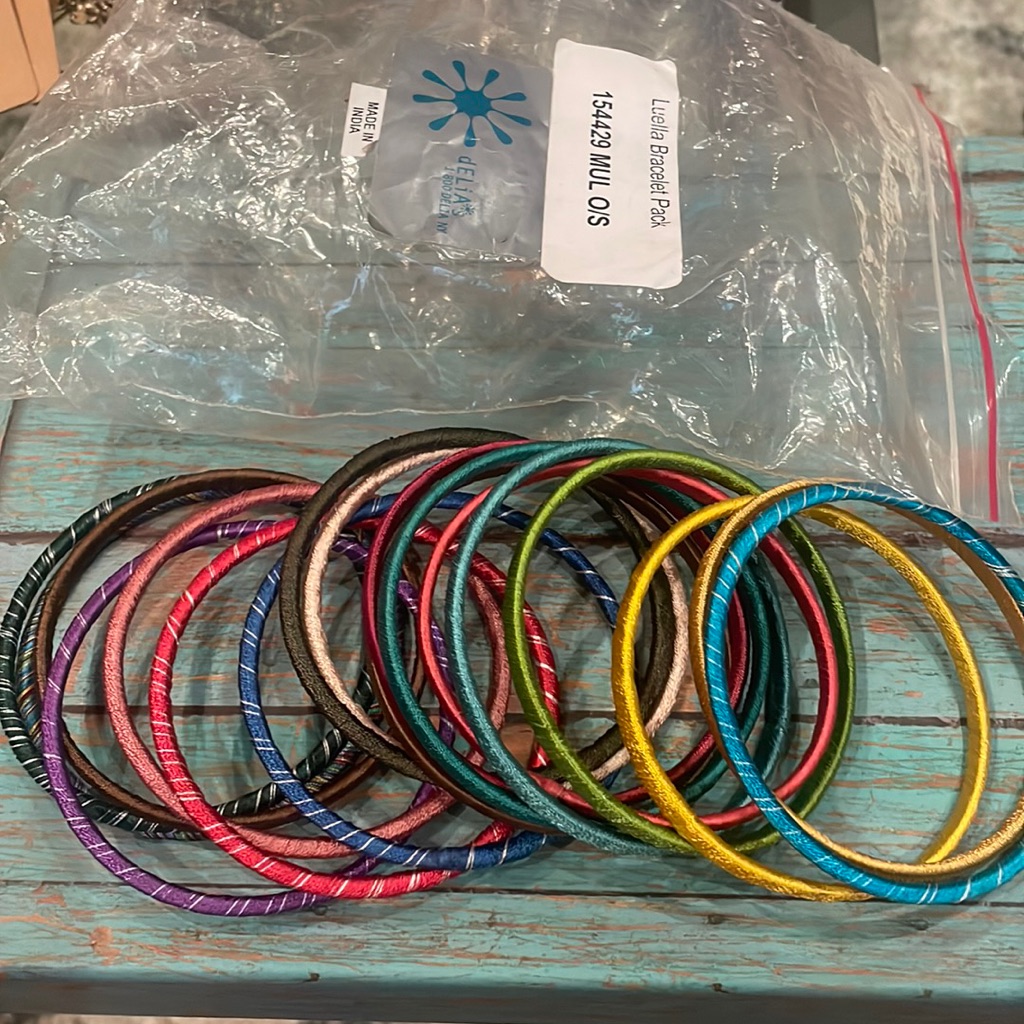 Delia’s Luella Bracelet Pack